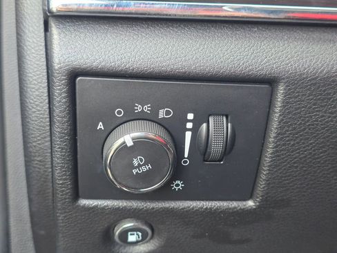 Used 2019 Jeep Grand Cherokee Limited image 28