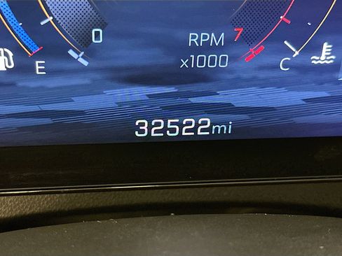 Used 2025 Chevrolet Traverse LT image 19