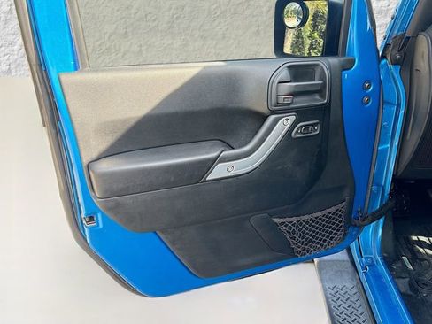 Used 2016 Jeep Wrangler Unlimited Sahara w/ Connectivity Group image 19