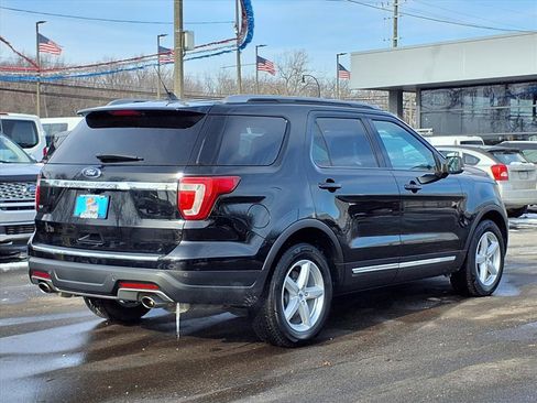 Used 2018 Ford Explorer XLT w/ Equipment Group 202A image 2