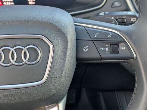 Used 2025 Audi Q5 e Premium Plus w/ Premium Plus Package image 11