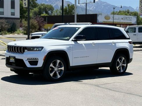 Used 2023 Jeep Grand Cherokee 4WD 4xe image 3