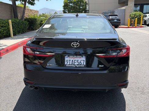 Used 2025 Toyota Camry SE FWD image 6