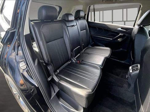 Used 2022 Volkswagen Tiguan SE AWD/4WD image 27