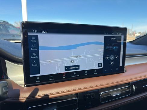 Used 2022 Lincoln Nautilus Reserve image 21