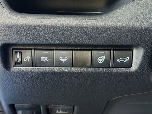 Used 2019 Toyota RAV4 XLE Premium w/ Cold Weather Package AWD/4WD image 30