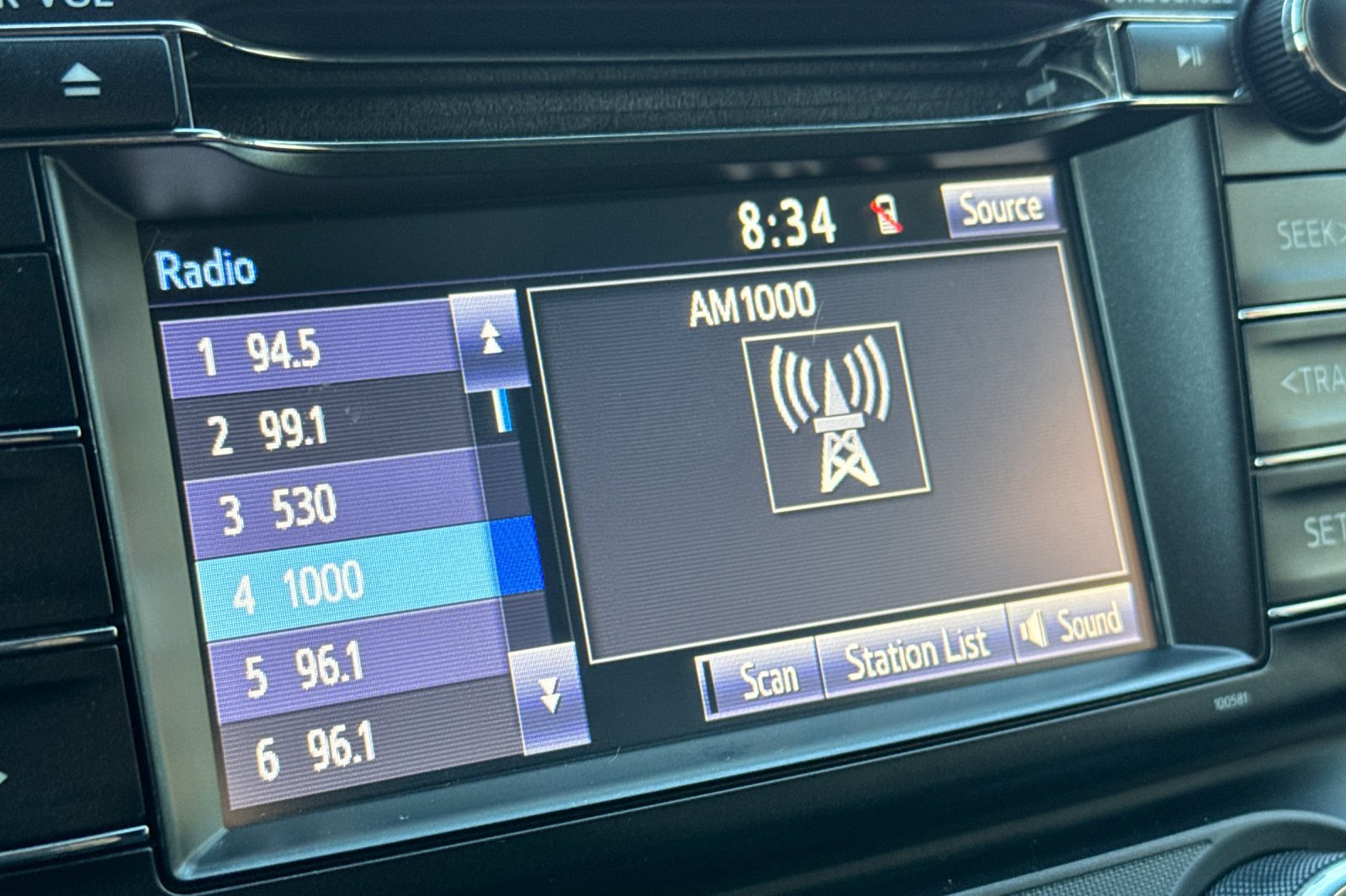 Used 2018 Toyota RAV4 LE FWD image 23