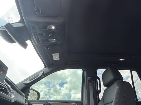 Used 2024 Chevrolet Tahoe Z71 w/ Luxury Package AWD/4WD image 15