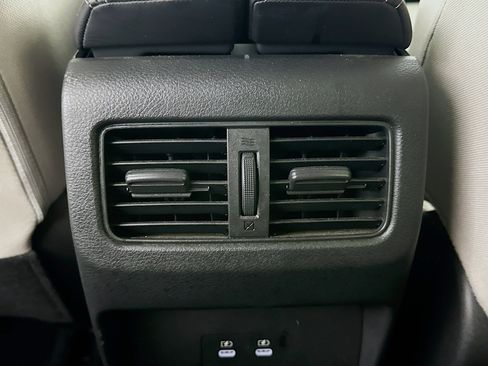 Used 2024 Nissan Rogue SV image 28