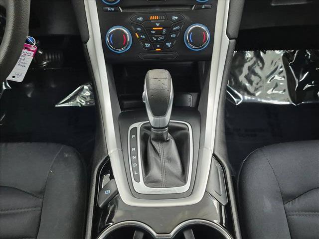 Used 2015 Ford Fusion SE FWD image 12