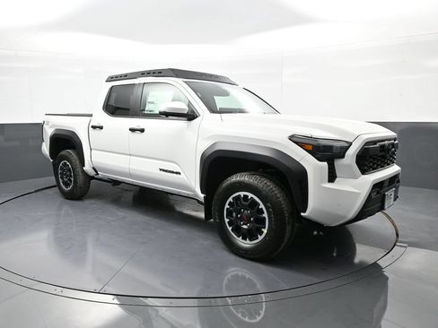 Certified 2024 Toyota Tacoma TRD Off-Road w/ TRD Off Road Premium Package AWD/4WD image 4
