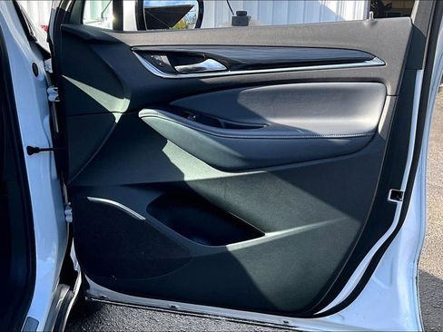 Used 2023 Buick Enclave Essence image 28