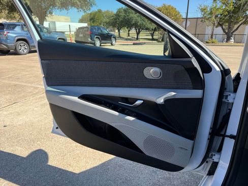 Used 2025 Hyundai Elantra Limited image 20