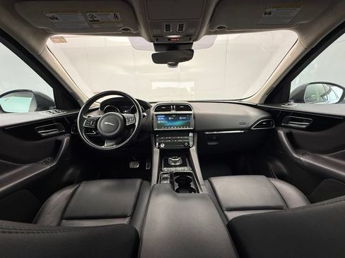 Used 2019 Jaguar F-PACE Premium AWD/4WD image 4