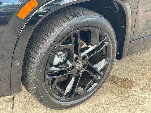 New 2026 Volkswagen Tiguan SE R-Line FWD image 34