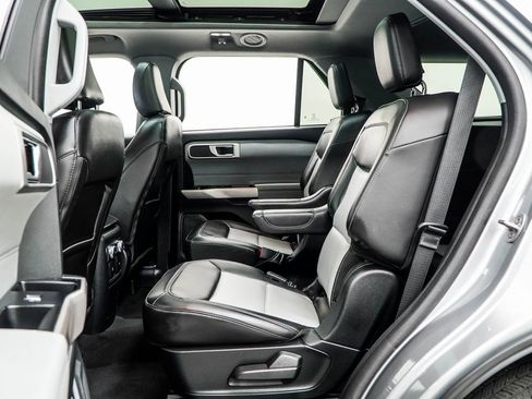 Used 2022 Ford Explorer XLT w/ Equipment Group 202A image 39