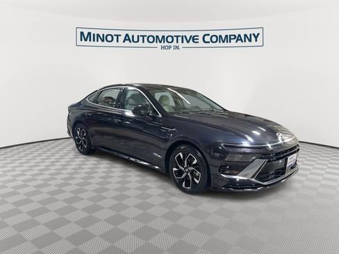Used 2024 Hyundai Sonata SEL FWD image 2