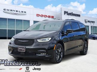 New 2026 Chrysler Pacifica Limited w/ Uconnect Theater Family Group video 2