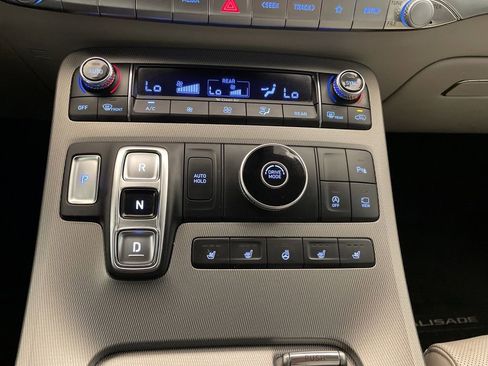 Used 2022 Hyundai Palisade Limited w/ Cargo Package FWD image 17