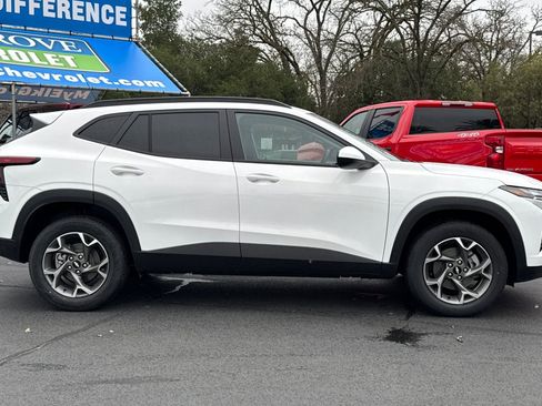 New 2026 Chevrolet Trax LT w/ Driver Confidence Package image 2