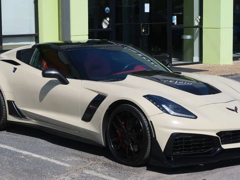 Used 2019 Chevrolet Corvette Grand Sport RWD image 4