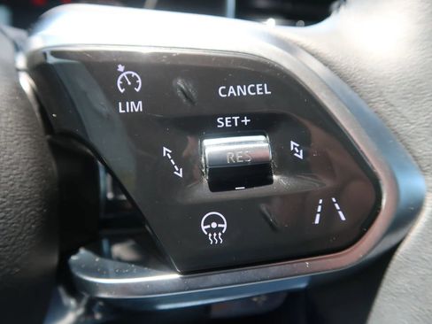Used 2024 Jaguar XF R-Dynamic SE AWD/4WD image 38