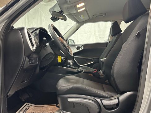 Used 2024 Kia Soul LX w/ Option Group 015 image 14