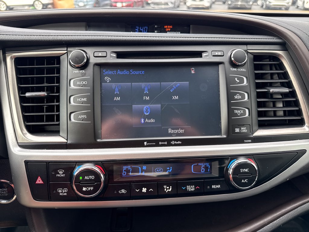 Used 2019 Toyota Highlander XLE AWD/4WD image 13