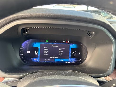 Used 2023 Volvo XC60 B5 Plus w/ Protection Package Premier FWD image 5