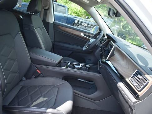 Used 2024 Volkswagen Atlas SE AWD/4WD image 12