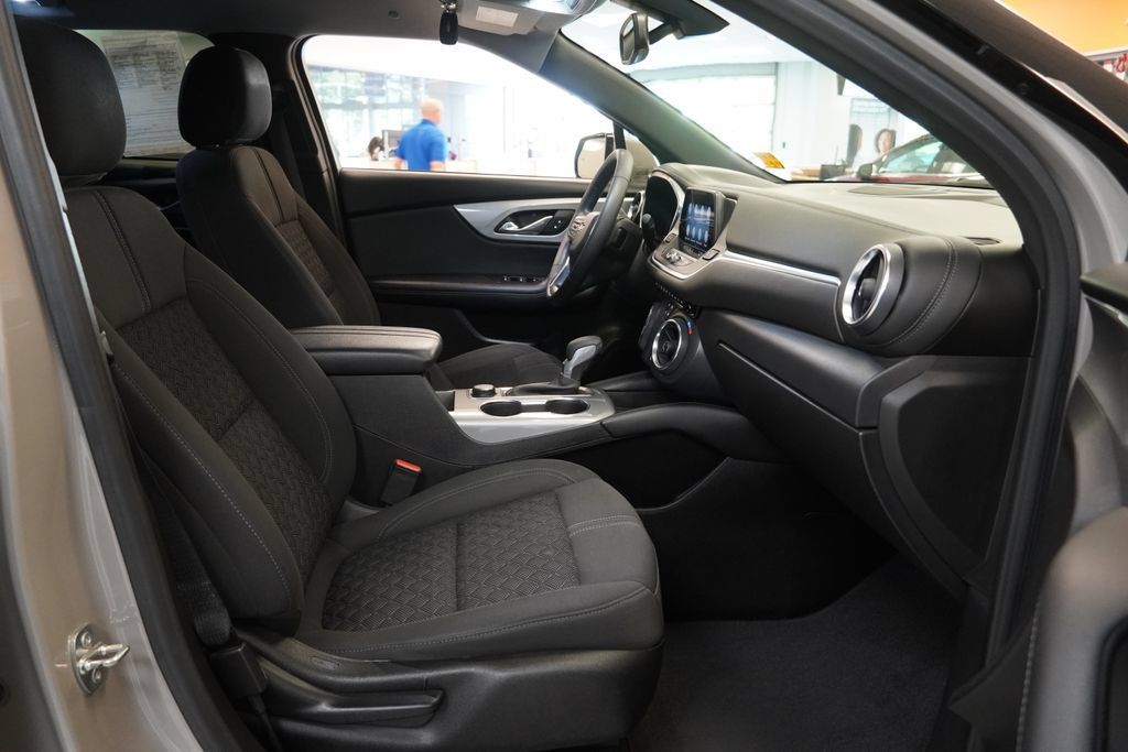 Used 2021 Chevrolet Blazer LT FWD image 35