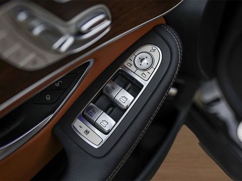 Used 2020 Mercedes-Benz GLC 43 AMG 4MATIC image 24