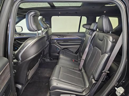 Used 2022 Jeep Grand Cherokee L Overland w/ Advanced Protech Group III AWD/4WD image 5