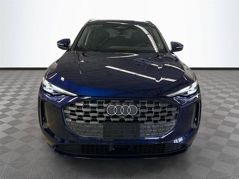 Certified 2025 Audi Q5 Premium w/ Convenience Package AWD/4WD image 2