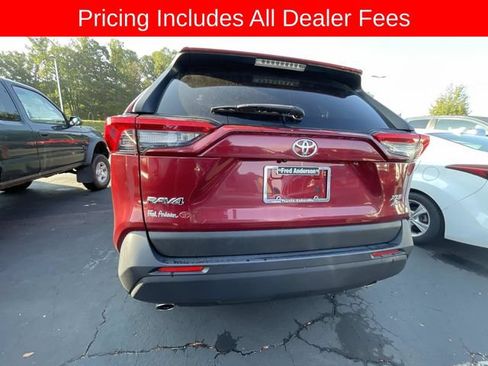 Used 2022 Toyota RAV4 XLE Premium AWD/4WD image 5