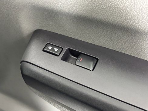 Used 2018 Nissan NV 3500 S image 30