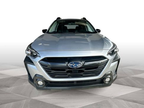 Used 2025 Subaru Outback Onyx Edition XT AWD/4WD image 3