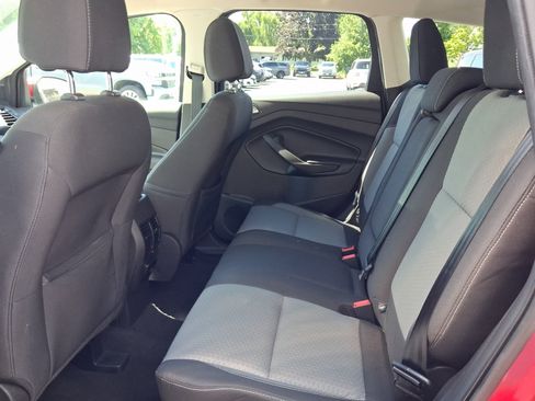Used 2017 Ford Escape SE w/ Equipment Group 201A AWD/4WD image 18