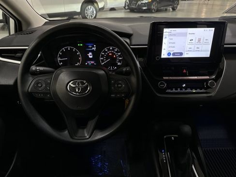 Used 2025 Toyota Corolla LE image 27