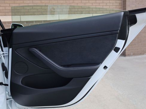 Used 2023 Tesla Model 3 Standard Range RWD image 23