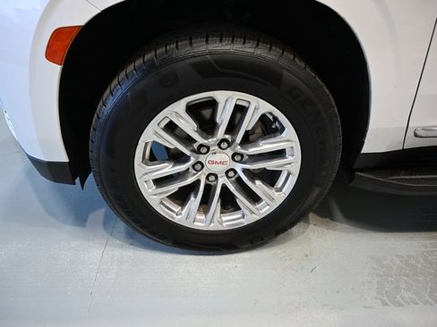 Used 2021 GMC Yukon XL SLT w/ SLT Premium Package image 34