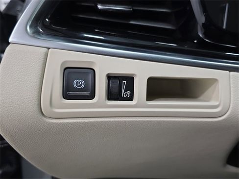 Certified 2023 Cadillac XT6 Premium Luxury image 22