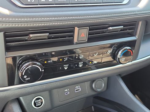 Used 2023 Nissan Rogue S FWD image 23