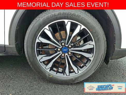 Used 2022 Ford Escape SE w/ SE Sport Appearance Package AWD/4WD image 9
