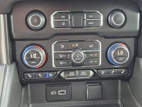 Used 2024 Chevrolet Suburban Premier w/ Texas Edition AWD/4WD image 18