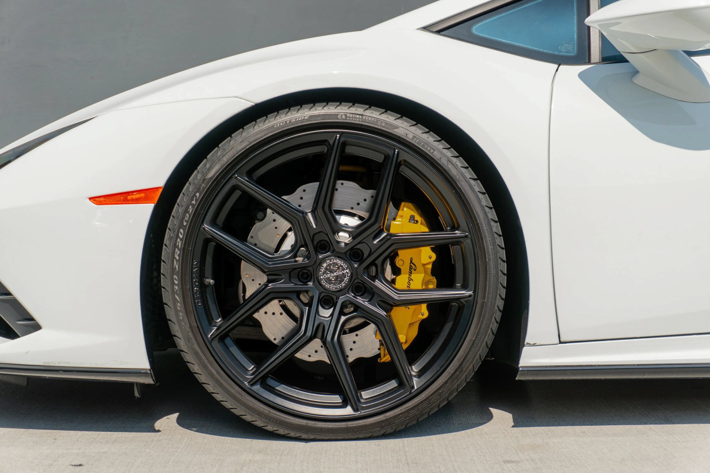 Used 2021 Lamborghini Huracan EVO RWD image 17