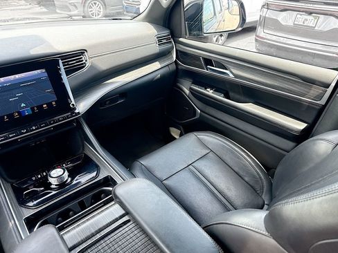 Used 2023 Jeep Wagoneer L Series II image 26