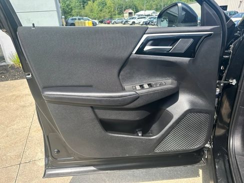 Used 2023 Mitsubishi Outlander ES AWD/4WD image 15