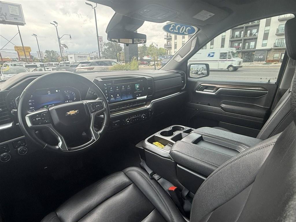 Used 2023 Chevrolet Silverado 1500 LT w/ Z71 Off-Road Package AWD/4WD image 31