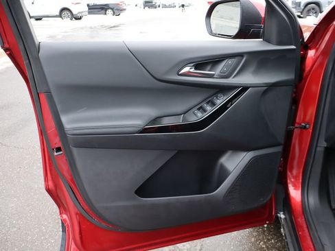 Used 2025 Chevrolet Equinox LT w/ Safety and Technology Package image 9